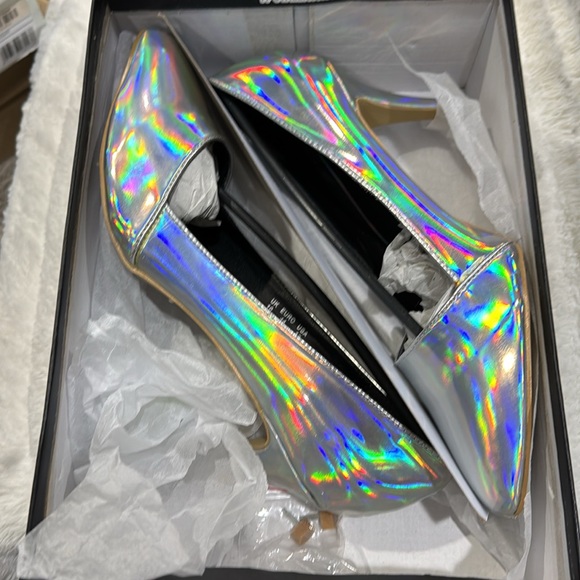 NIB Barefoot Tess | Silver Holographic Pumps | size 12 US | Never Worn - Picture 6 of 6